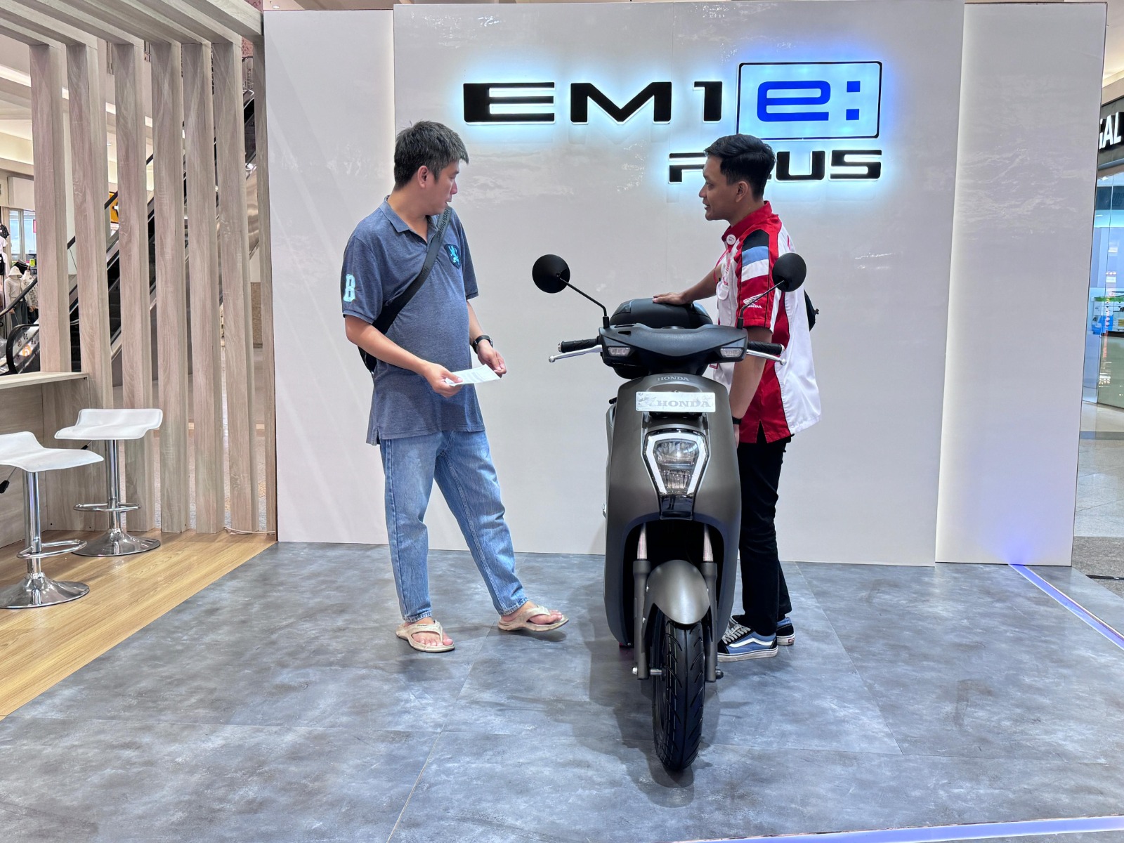 MPM Honda Jatim Hadirkan Test Ride Motor Listrik Di Dalam Mall